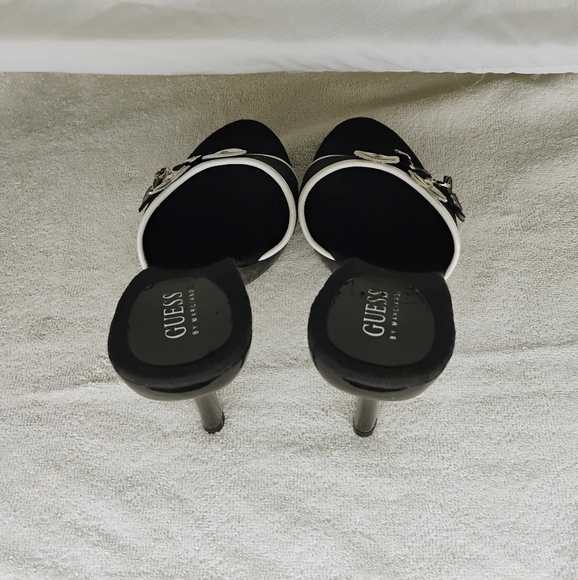 Guess Vintage “Hannah” Black Women’s Heels w/ Authentic Charms size 8 - Picture 3 of 9